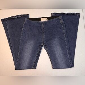 Newbury Kustom Women's Blue Jeans. Elastic band at waist